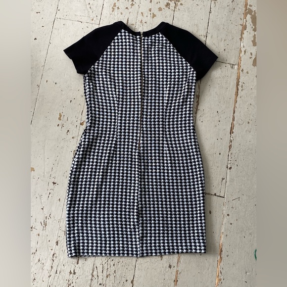 Taylor Houndstooth Knit Form Fitting Dress - Picture 9 of 9